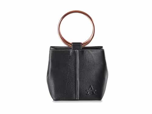 Handgefertigte Lederhandtasche von ALEXANDRA SVENDSEN aus zertifiziertem Naturleder in Schwarz – nachhaltig produziert in deutscher Manufaktur.