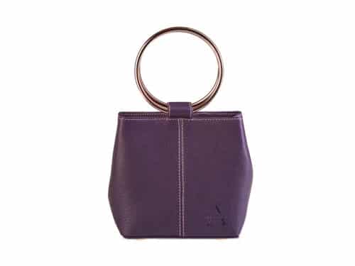 Handgefertigte Lederhandtasche von ALEXANDRA SVENDSEN aus zertifiziertem Naturleder in intensivem Lila, Violett – nachhaltig produziert in deutscher Manufaktur.