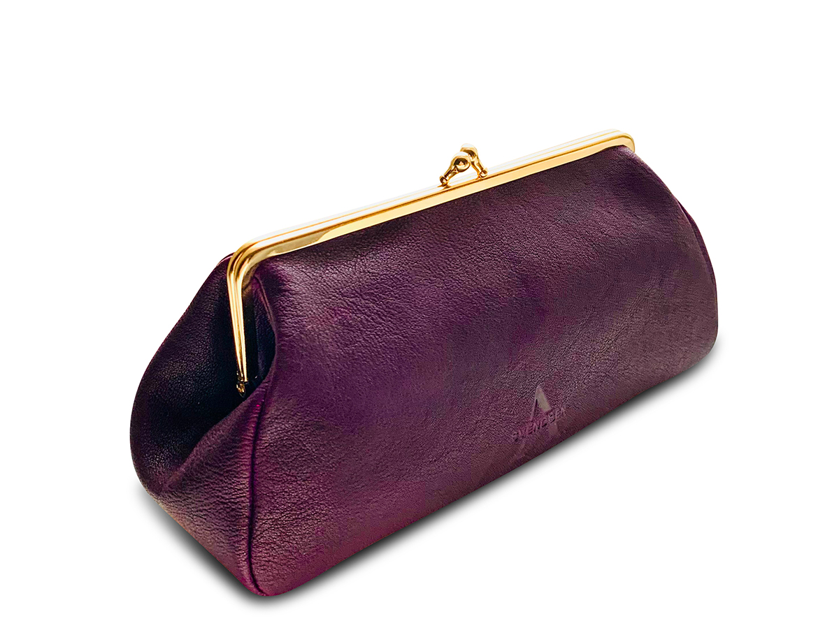 Handgefertigte Lederhandtasche von ALEXANDRA SVENDSEN aus zertifiziertem Naturleder in Violett – nachhaltig produziert in deutscher Manufaktur.