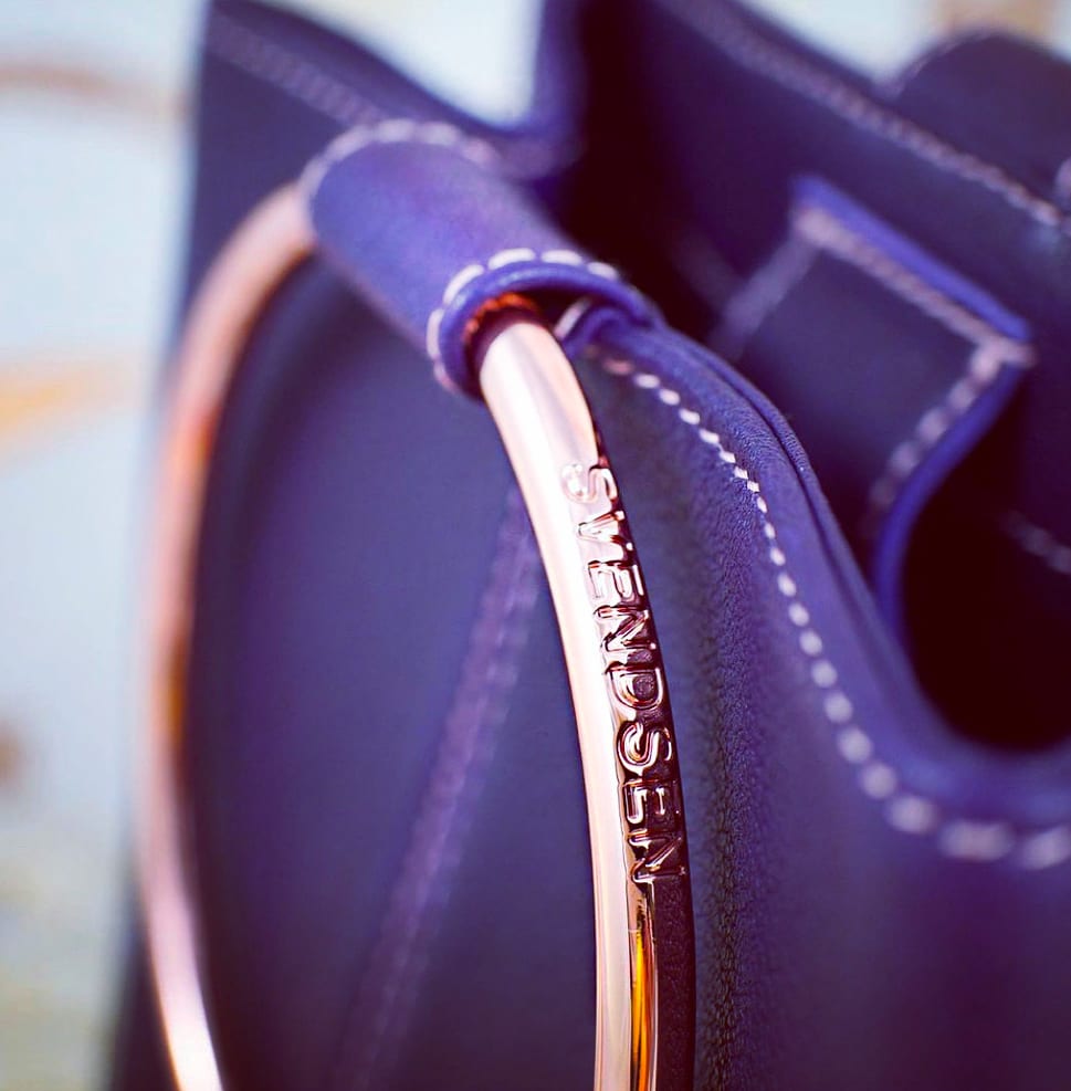 Handgefertigte Lederhandtasche von ALEXANDRA SVENDSEN aus zertifiziertem Naturleder in Violett – nachhaltig produziert in deutscher Manufaktur.