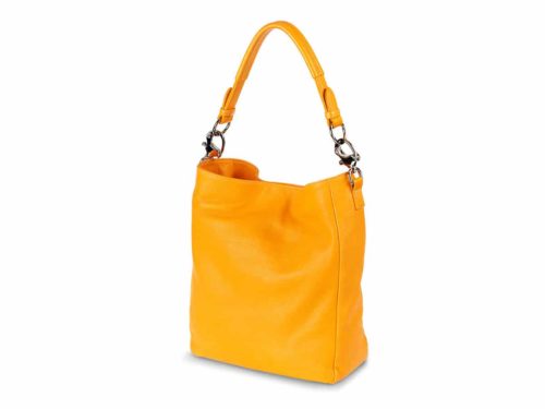 Zeitlose Schultertasche von ALEXANDRA SVENDSEN aus hochwertigem Naturleder in Gelb-Orange – handgefertigt in Deutschland, minimalistisches Design und langlebige Verarbeitung.