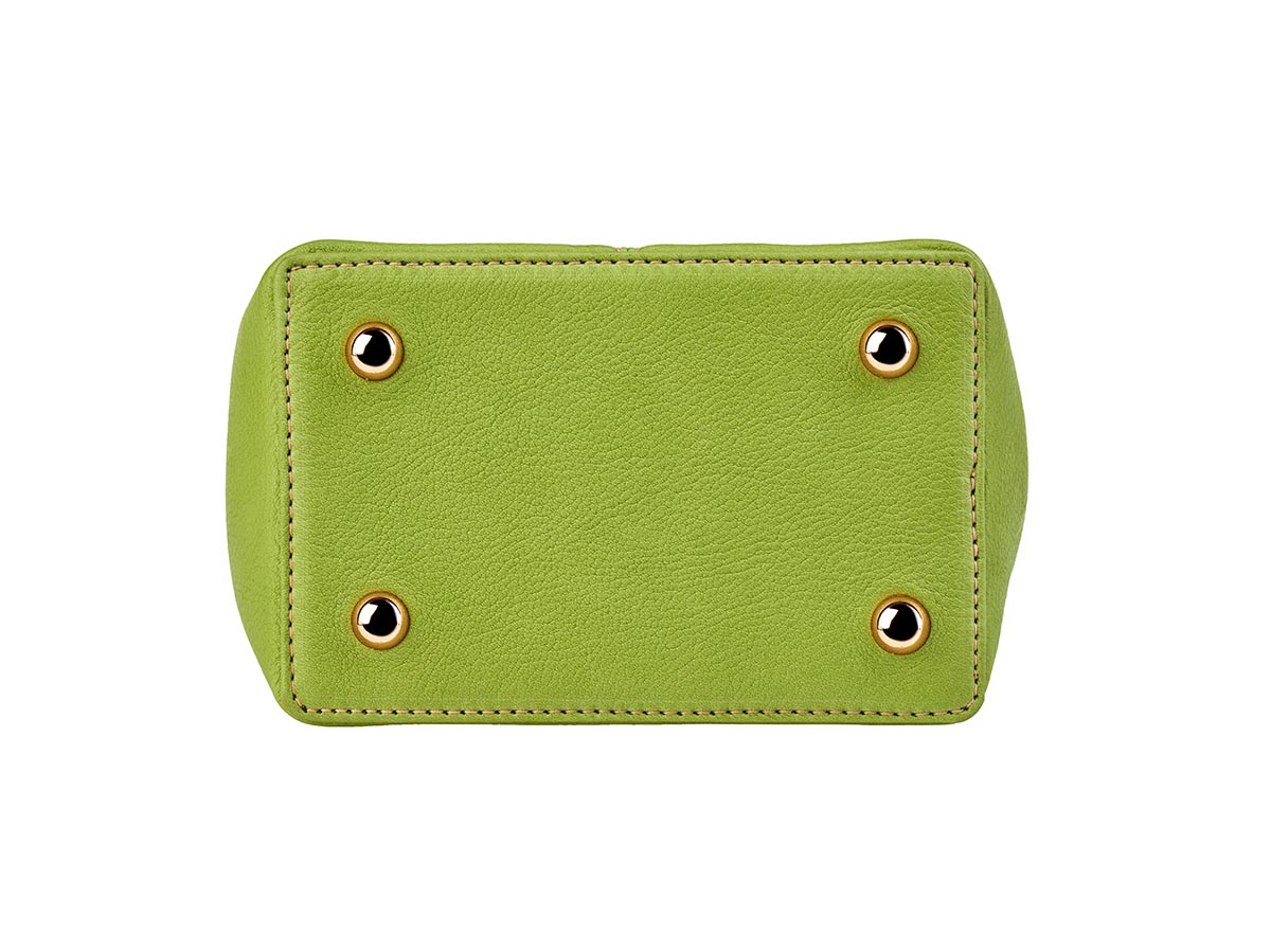 Handgefertigte Lederhandtasche von ALEXANDRA SVENDSEN aus zertifiziertem Naturleder in Hellgrün – nachhaltig produziert in deutscher Manufaktur. Edition Frankfurter Allgemeine Selection Shop.