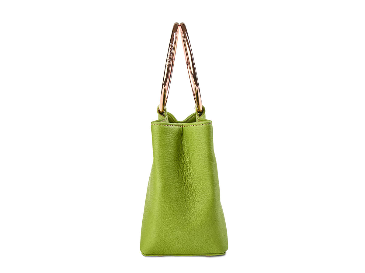 Handgefertigte Lederhandtasche von ALEXANDRA SVENDSEN aus zertifiziertem Naturleder in Hellgrün – nachhaltig produziert in deutscher Manufaktur. Edition Frankfurter Allgemeine Selection Shop.