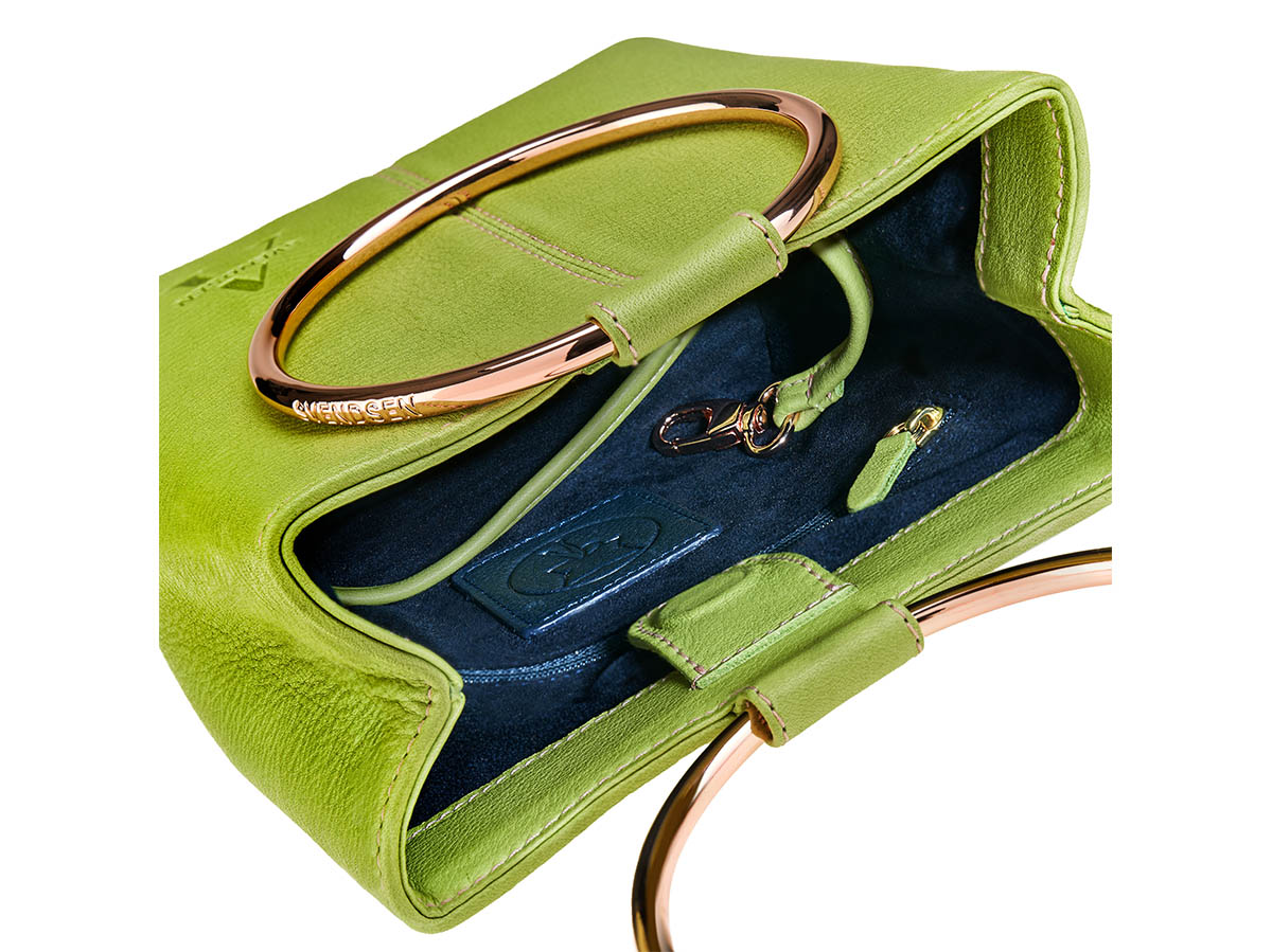 Handgefertigte Lederhandtasche von ALEXANDRA SVENDSEN aus zertifiziertem Naturleder in Hellgrün – nachhaltig produziert in deutscher Manufaktur. Edition Frankfurter Allgemeine Selection Shop.