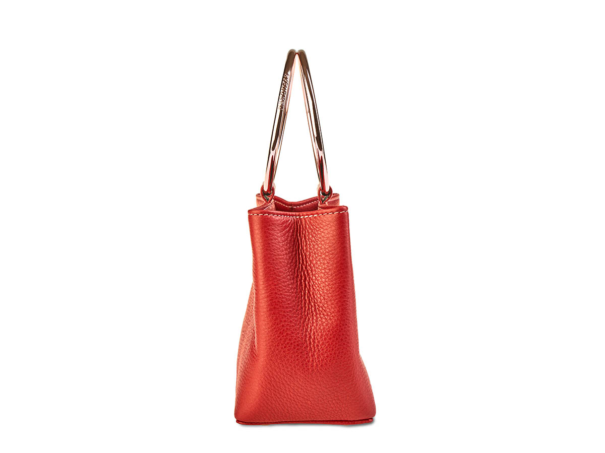 Handgefertigte Lederhandtasche von ALEXANDRA SVENDSEN aus zertifiziertem Naturleder in Rot – nachhaltig produziert in deutscher Manufaktur. Edition Frankfurter Allgemeine Selection Shop.