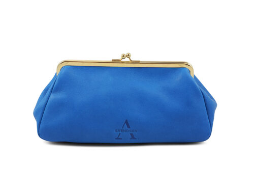 Handgefertigte Lederhandtasche von ALEXANDRA SVENDSEN aus zertifiziertem Naturleder in Royalblau – nachhaltig produziert in deutscher Manufaktur.