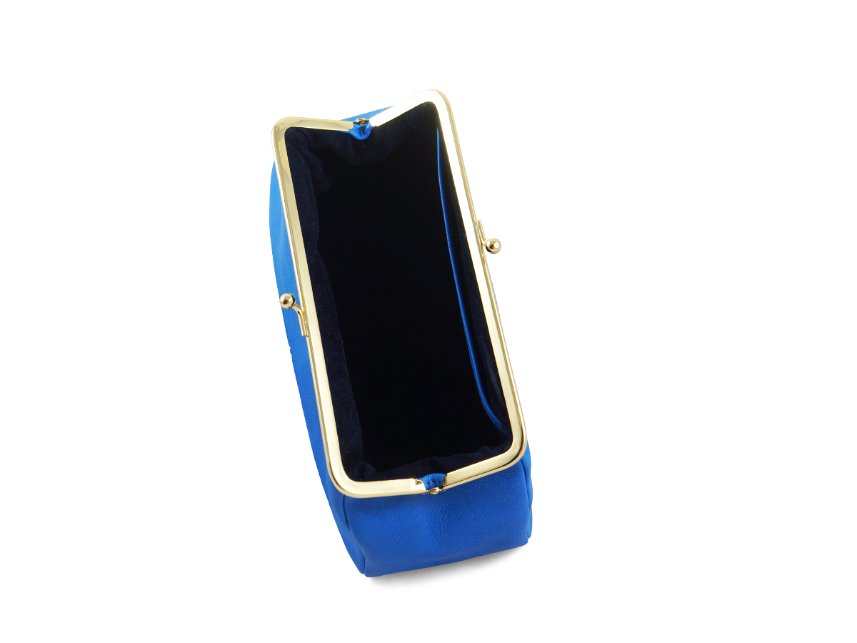 Handgefertigte Lederhandtasche von ALEXANDRA SVENDSEN aus zertifiziertem Naturleder in Royalblau – nachhaltig produziert in deutscher Manufaktur.