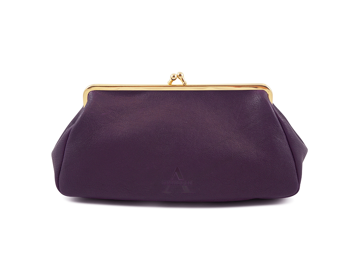 Handgefertigte Lederhandtasche von ALEXANDRA SVENDSEN aus zertifiziertem Naturleder in Violett – nachhaltig produziert in deutscher Manufaktur.