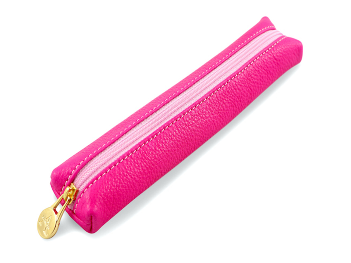 Handgefertigtes Mäppchen, Stiftemäppchen aus zertifiziertem Naturleder in Pink – nachhaltig produziert in deutscher Manufaktur.