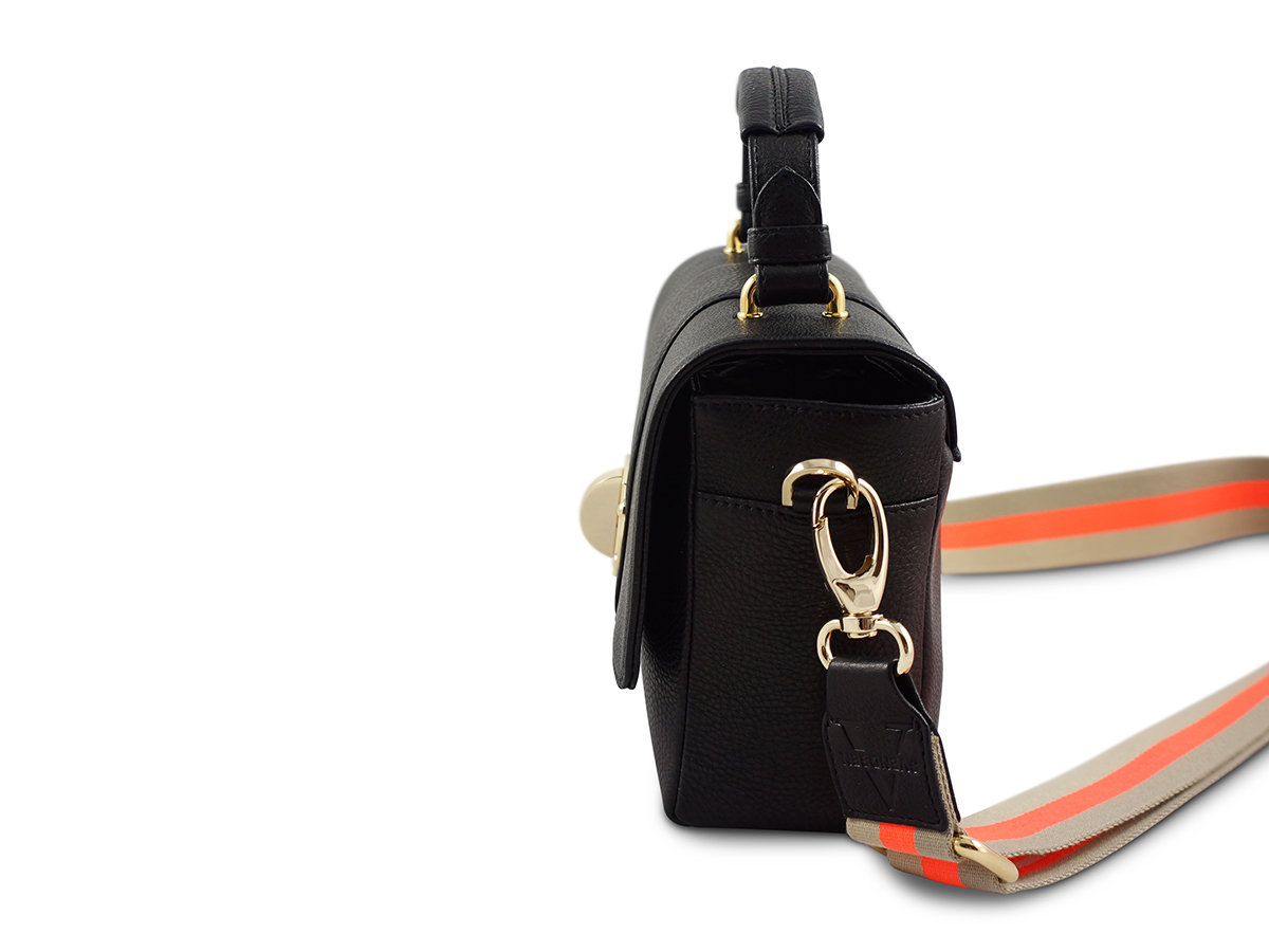 Handgefertigte Lederhandtasche von ALEXANDRA SVENDSEN aus zertifiziertem Naturleder in Schwarz – nachhaltig produziert in deutscher Manufaktur.