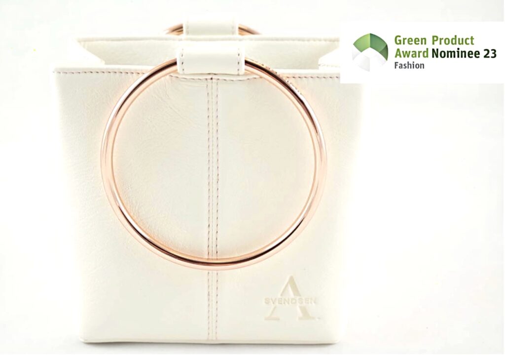 Handgefertigte Lederhandtasche von ALEXANDRA SVENDSEN aus zertifiziertem Naturleder in Weiß – nachhaltig produziert in deutscher Manufaktur. Nominierung zum Green Product Award 2023.