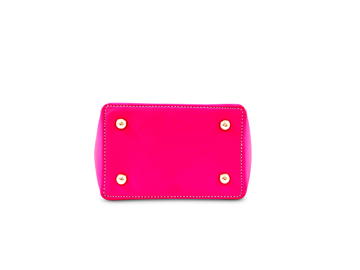 Handgefertigte Lederhandtasche von ALEXANDRA SVENDSEN aus zertifiziertem Naturleder in Pink – nachhaltig produziert in deutscher Manufaktur.