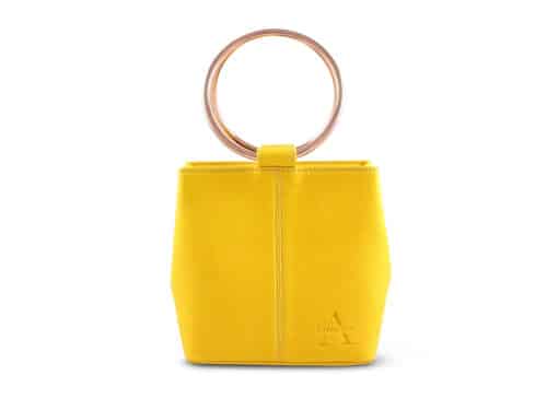 Handgefertigte Lederhandtasche von ALEXANDRA SVENDSEN aus zertifiziertem Naturleder in intensivem Gelb – nachhaltig produziert in deutscher Manufaktur.