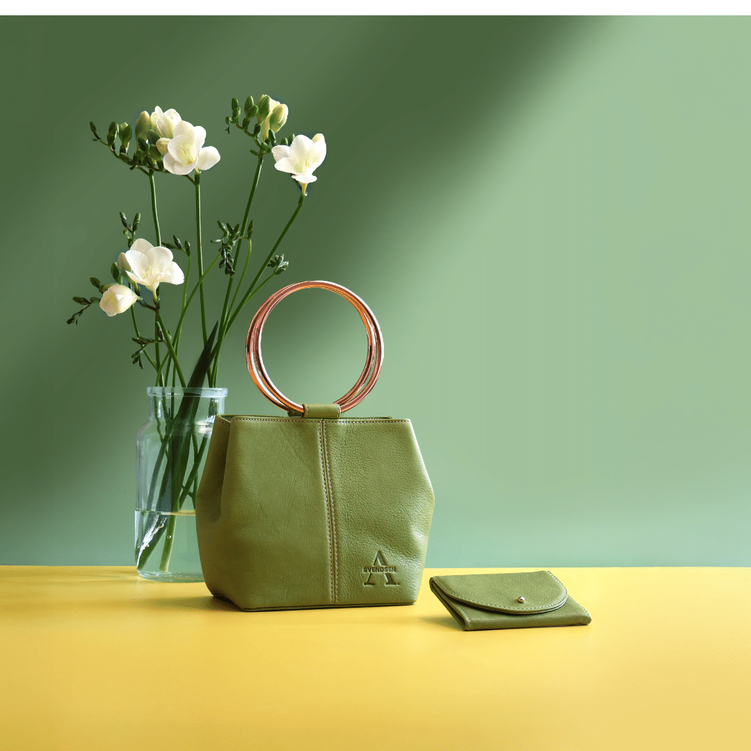 Handgefertigte Lederhandtasche von ALEXANDRA SVENDSEN aus zertifiziertem Naturleder in intensivem Hellgrün – nachhaltig produziert in deutscher Manufaktur.