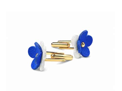 Handgefertigte Manschettenknöpfe aus zertifiziertem Naturleder in Weiß-Royalblau – nachhaltiges Accessoire von ALEXANDRA SVENDSEN, gefertigt in deutscher Manufaktur.